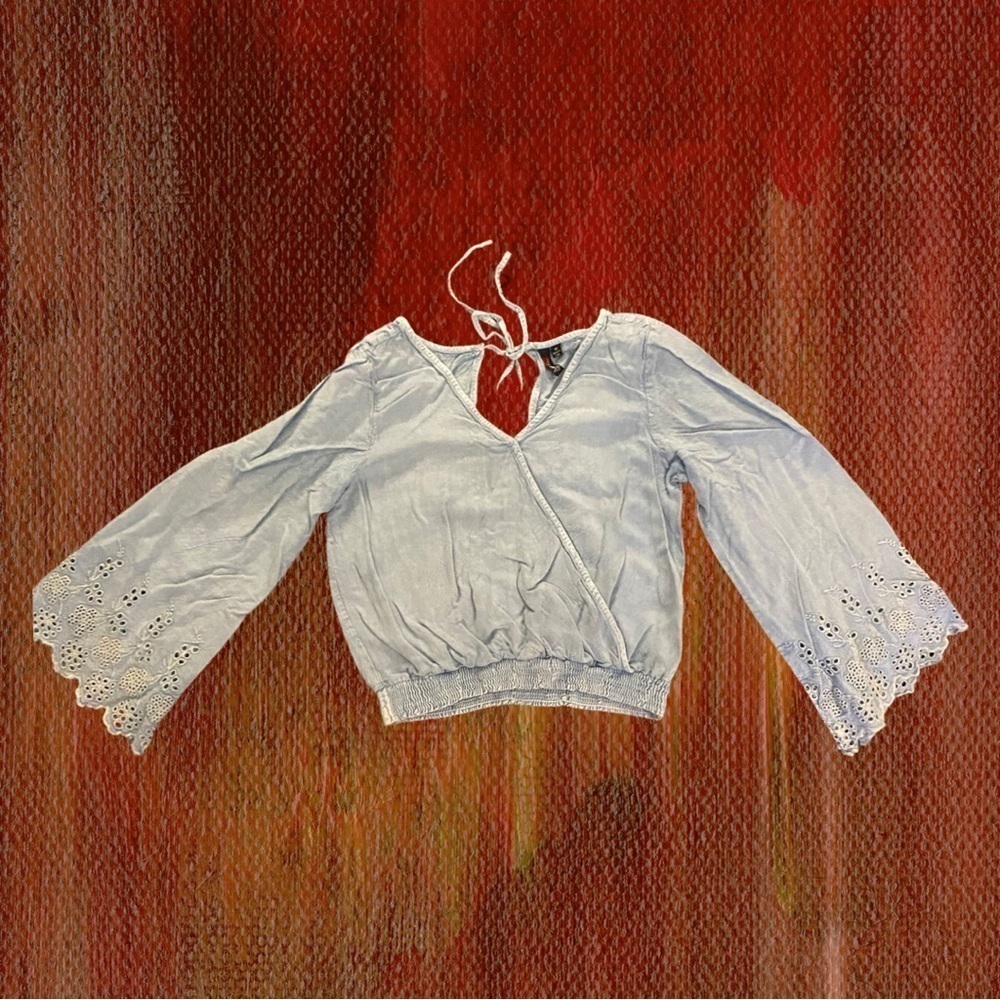 D & KADE Women’s Cropped Denim Blouse